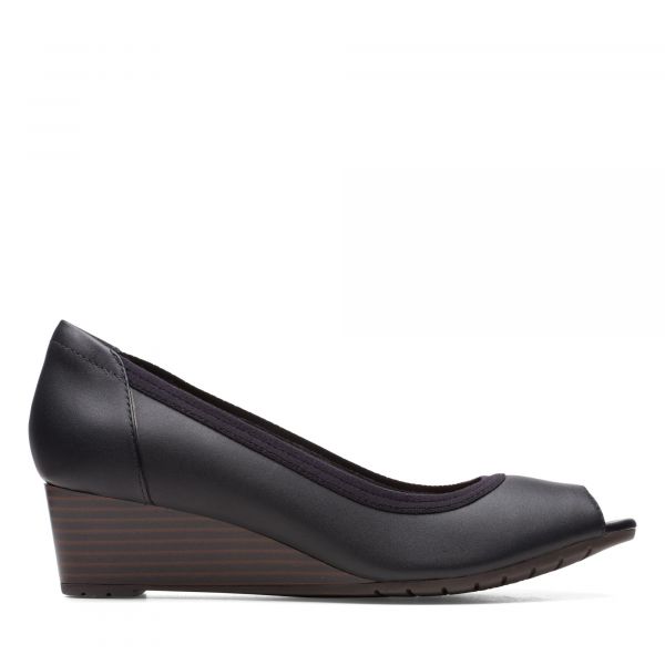 Clarks mallory wedge pump hotsell